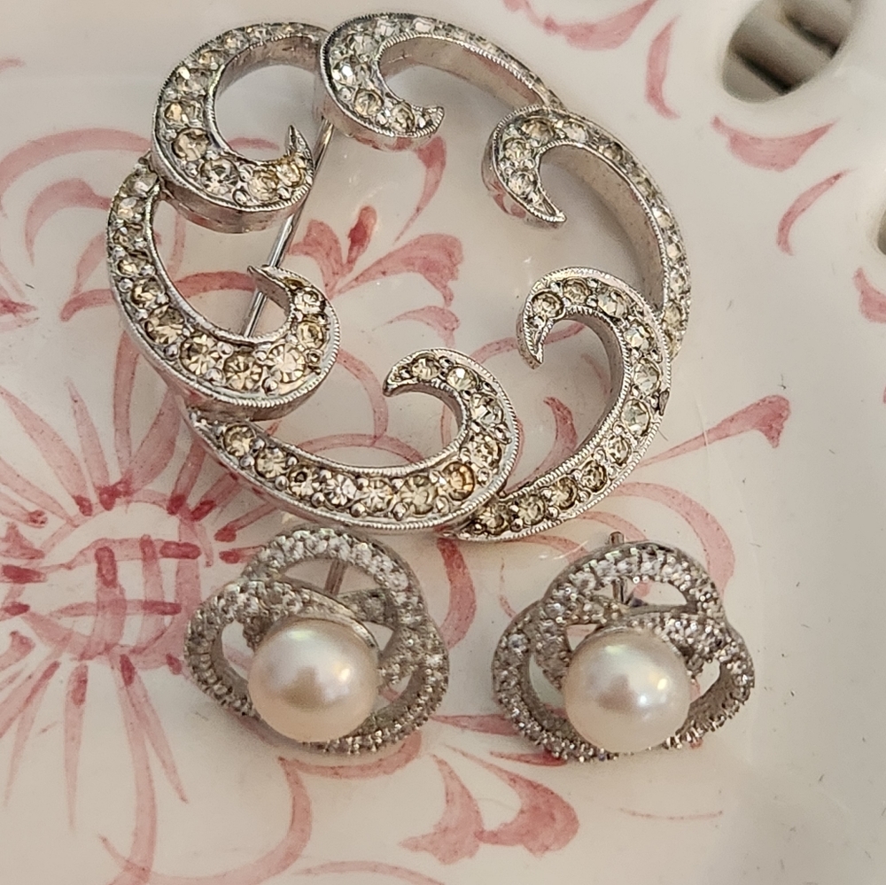 Vintage earring set with antique brooch